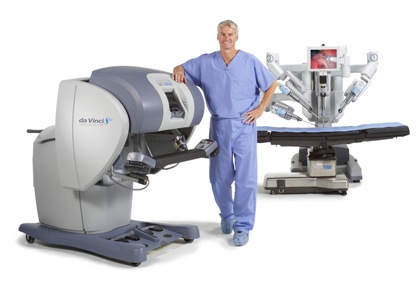 Da-Vinci-Website-2 A healthcare professional with the da Vinci Surgical System equipment